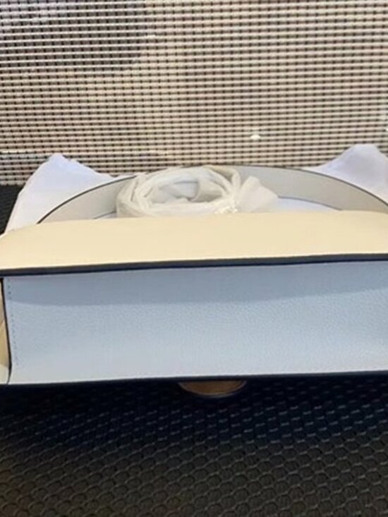 Coach Ivory Leather Shoulder Bag with Gold Accents - Picture 5 of 6